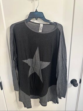 Gray & Black Star Long Sleeve Tunic
